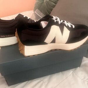 New Balance 327 Black and White Women's Lifestyle Shoes, Size 10.5